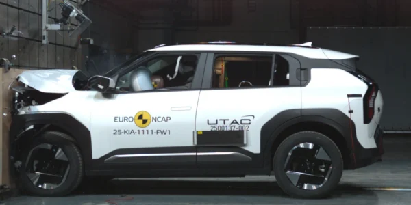 Kia EV3 zapewnia wysokie bezpieczeństwo podczas zderzenia, ocenione przez Euro NCAP na 5 gwiazdek