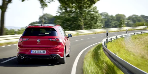 Dynamiczny i ostry, a do tego tańszy o ponad 25 tys. zł – VW Golf GTI