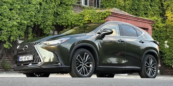 Komfortowy i oszczędny, ale w topowej wersji ceni się zbyt wysoko – Lexus NX 450h+