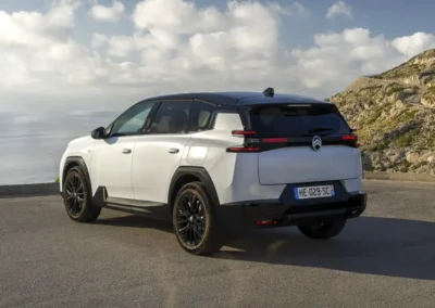 Citroen C5 Aircross, auto stojące na tle gór, widok 3/4 lewy tył