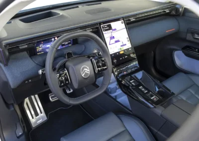 Citroen C5 Aircross, deska rozdzielcza, widok przez drzwi kierowcy