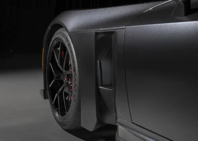 Toyota GR GT, zbliżenie na wylot powietrza za lewem przednim kołem