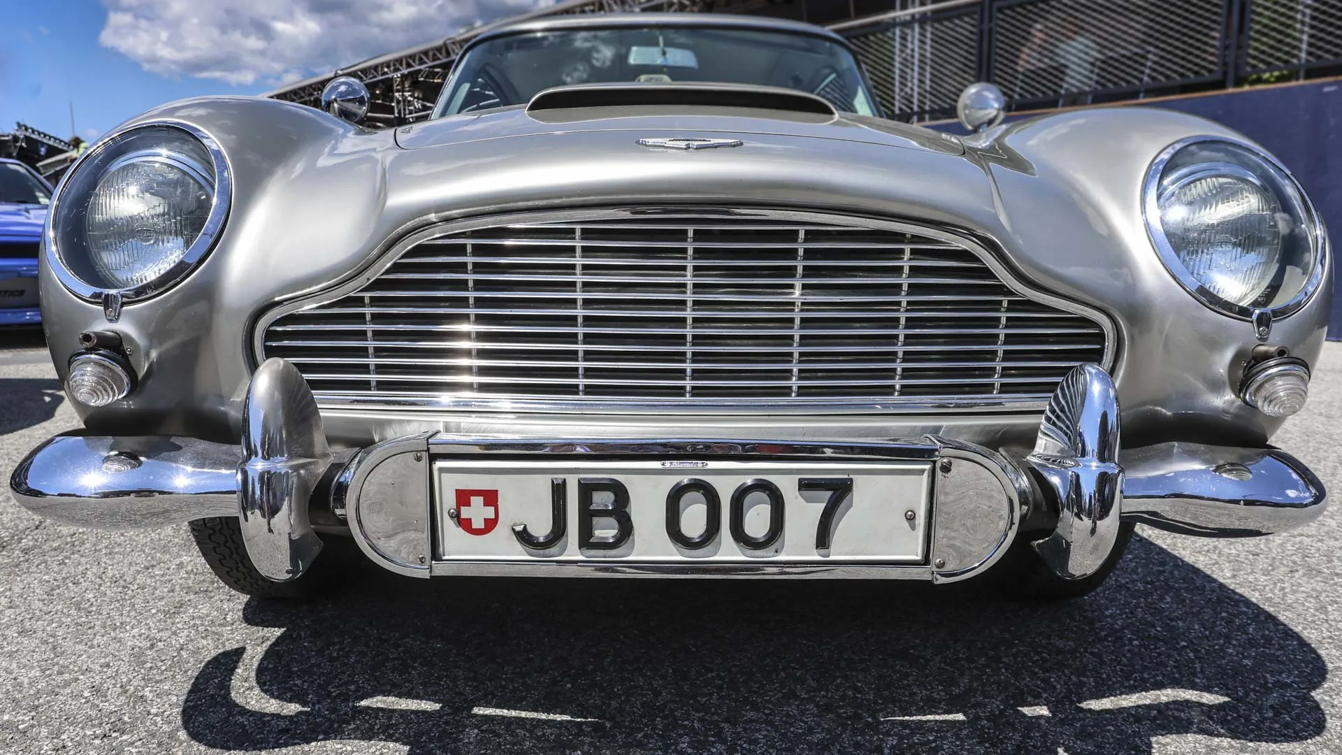 Aston Martin DB5 to ulubiony samochód Jamesa Bonda. Oto jego filmowa historia