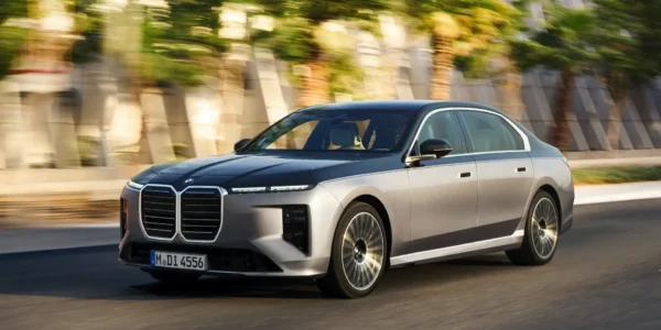 Elektryczne, hybrydowe, benzynowe, a nawet z dieslem pod maską. BMW serii 7 po face liftingu