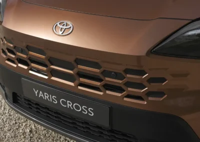 Toyota Yaris Cross, zbliżenie na osłonę chłodnicy