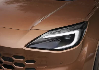 Toyota Yaris Cross, zbliżenie na lewy reflektor