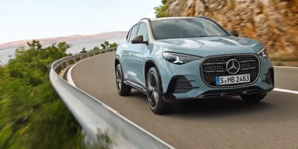 Nowy GLA chce podnieść poprzeczkę wszystkim kompaktowym SUV-om. I może mu się to udać