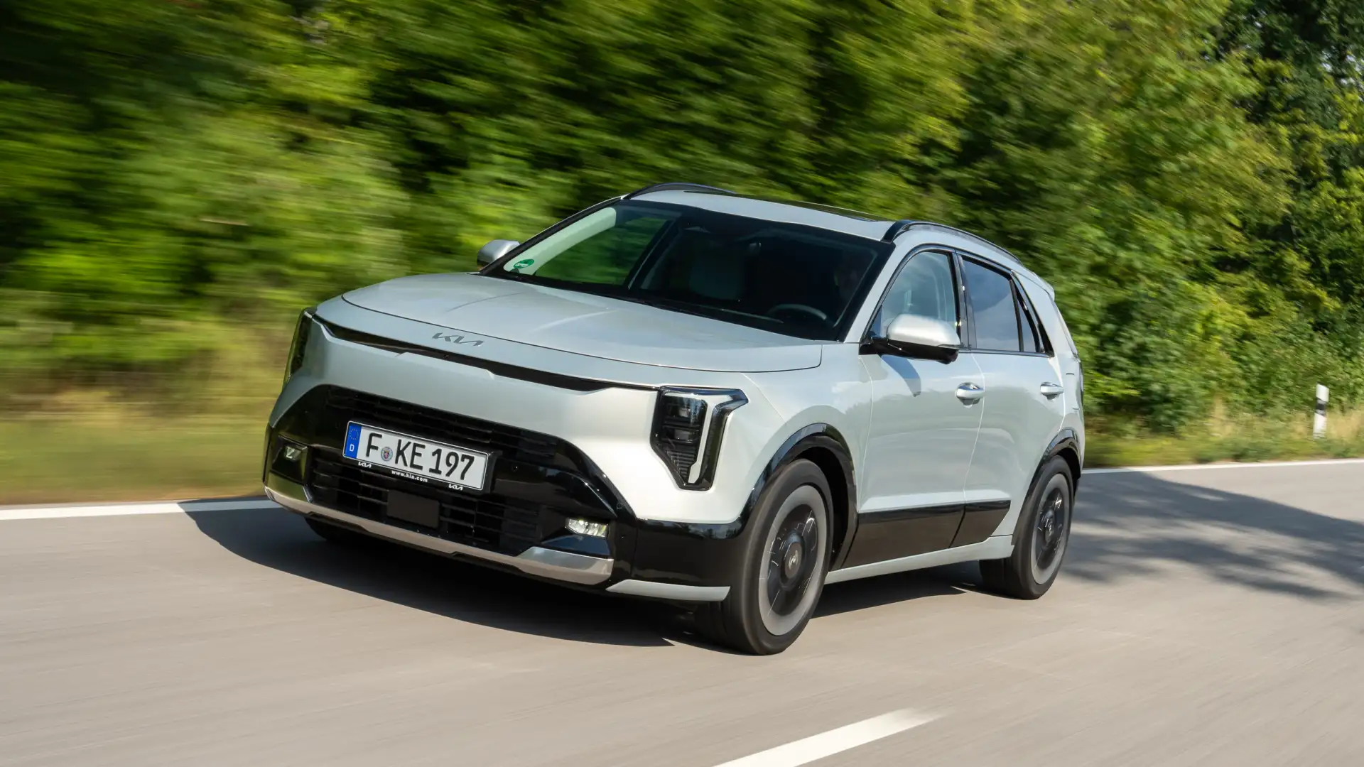 Kia Niro po face liftingu wjeżdża do salonów. Ceny hybrydowego crossovera startują od 123 900 zł