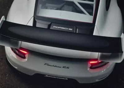 Porsche 911 Flachbau RS, zbliżenie na tył auta od góry