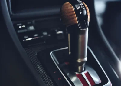 Porsche 911 Flachbau RS, zbliżenie na dźwignię dwusprzęgłowej przekładni