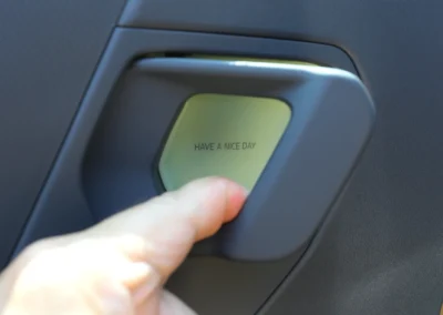 Wewnętrzna klamka w drzwiach kii EV2