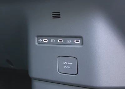 Gniazda usb w Kii EV2