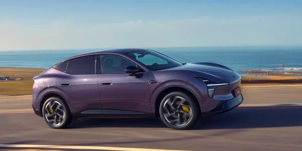 Ten samochód wyróżnia się głównie tym, że projektował go były stylista Ferrari. Czy to wystarczy?