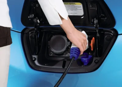 Nissan Leaf - gniazdo ładowania w trakcie ładowania