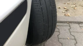 Nierównomierne zużycie opon. Co mówi o samochodzie?