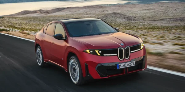 BMW iX4. Elektryczny SUV z zasięgiem do 828 km.  Już od marca w salonach