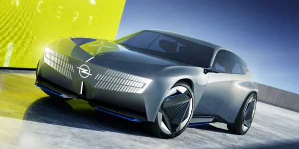 Opel STX Concept. Tak może wyglądać przyszła elektryczna Astra kombi