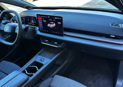 Volkswagen ID.3 Neo – tablica rozdzielcza widziana od strony pasażera.