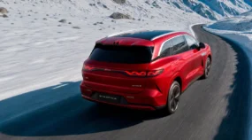 BYD Atto 8. Duży elektryczny SUV ma moc 775 KM i ładuje się w 9 minut
