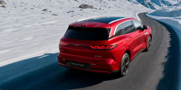 BYD Atto 8. Duży elektryczny SUV ma moc 775 KM i ładuje się w 9 minut