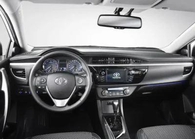 deska rozdzielcza w Toyocie Corolli 11 generacji (e170)